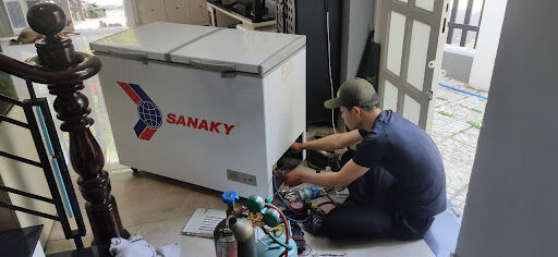 Sửa tủ đông Sanaky
