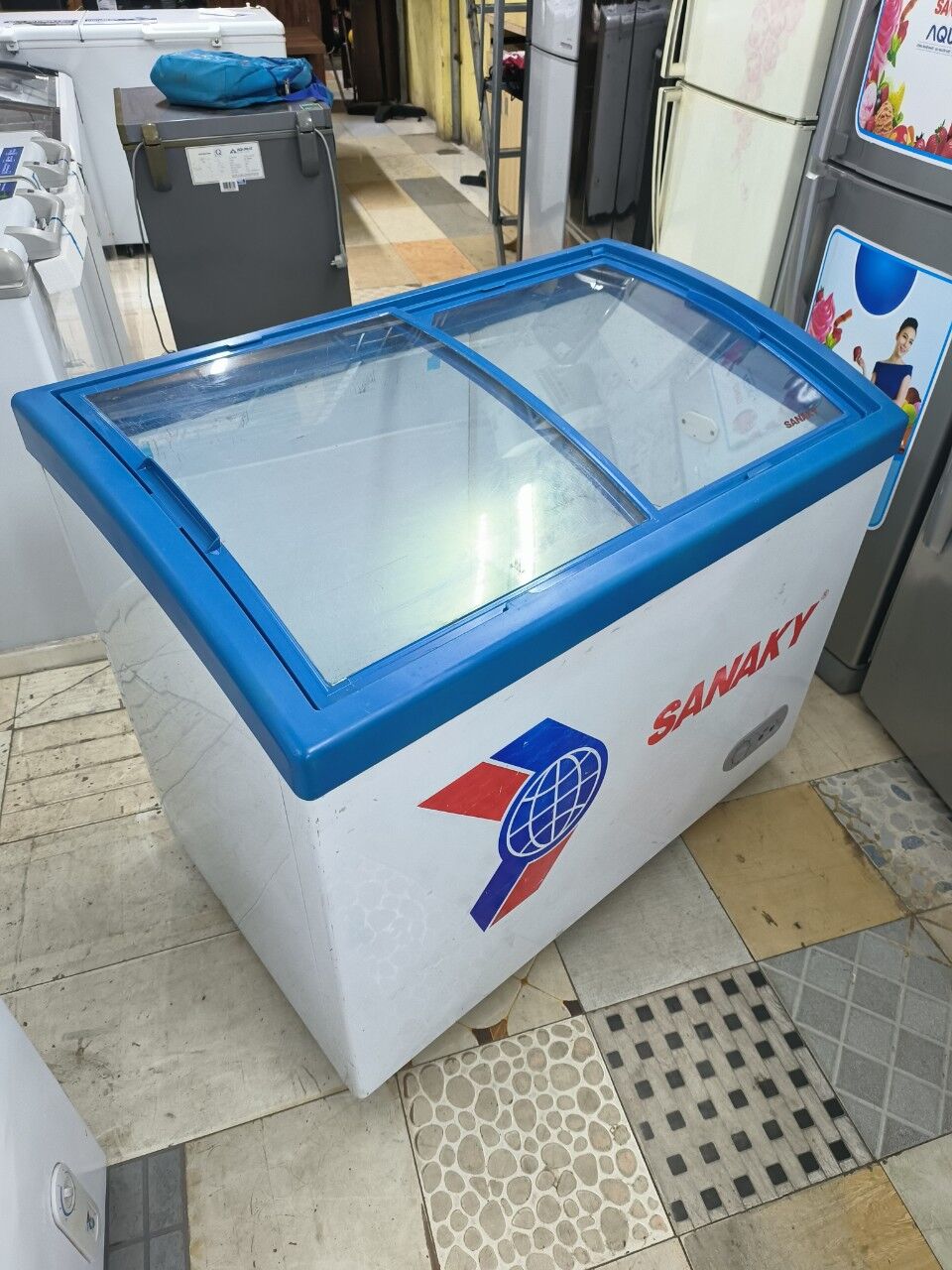 Tủ đông mặt kính Sanaky 300l